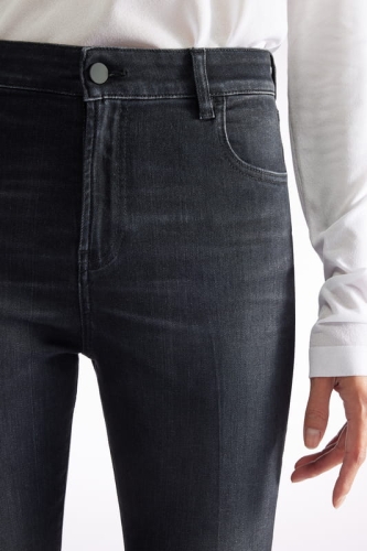 Jeansy Liviana Conti